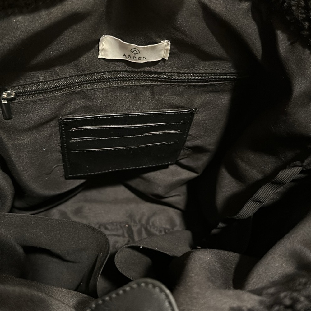 Aspen a black tote - Picture 6 of 6